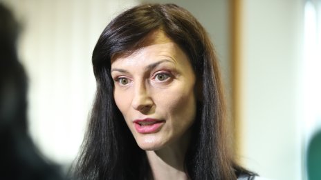 Мария Габриел: Предупреждаваме българите да избягват региона на руския конфликт
