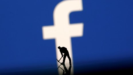 Нов удар за Facebook  - от рекламодателите