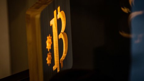 Цената на биткойна се възстановява с най-големия си ръст от шест седмици