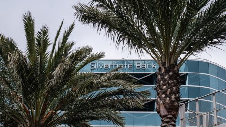 Silvergate работи с американските регулатори за спасяването си