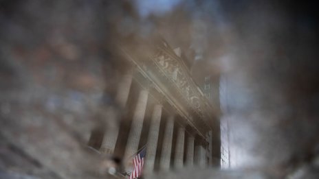 Между надеждите и опасенията: Новата борсова седмица