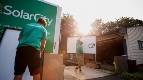 Акционери на Tesla дават Мъск на съд заради SolarCity