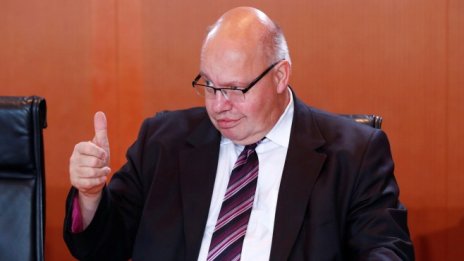 Началникът на кабинета на Меркел поема временно поста финансов министър?