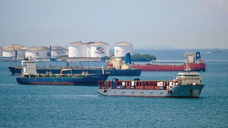 Войната в Украйна обърна тенденцията Азия да плаща по-скъп петрол