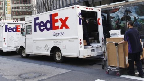 FedEx се готви за ръст на печалбата и силен празничен сезон