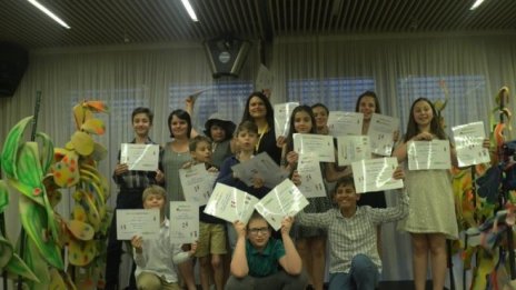 Езиков лагер за децата и клиника за отслабване на родителите в едно 