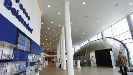 Производителят на Nivea Beiersdorf отчита двуцифрен растеж и повишава прогнозата си