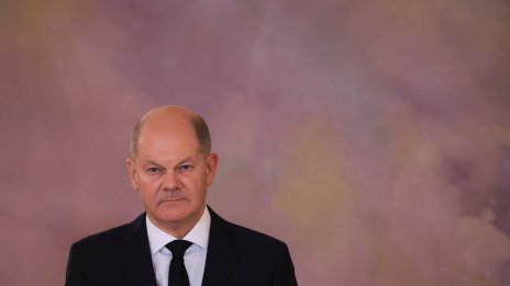 Шолц превърна Германия в мишена за презрението на Мъск и Тръмп