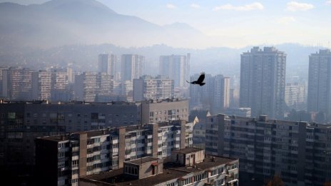 ЕС намалява въглеродните емисии, но без да ограничава ръста на икономиката