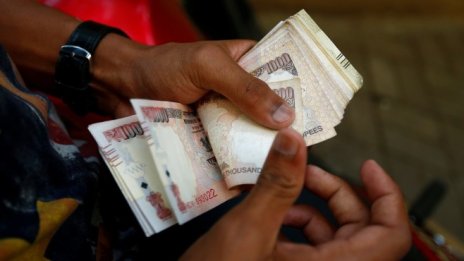 Паричната реформа в Индия - успешен експертимент или просто афера?