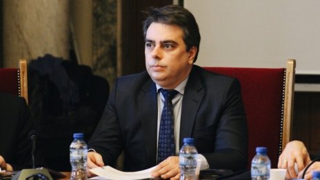 Асен Василев: Петролът вече не се внася с руски кораби