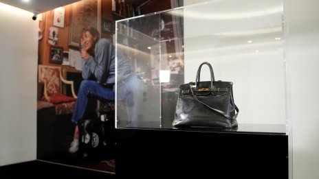 Оригиналната чанта Birkin бе продадена за над 10 млн. долара на търг