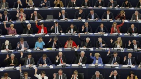 Европарламентът одобри 100 млн. евро спешна помощ за бежанците в ЕС