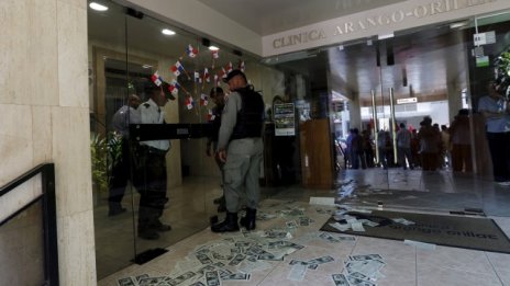 Десетки файлове са иззети след 27-часов обиск в централата на  Mossack Fonseca