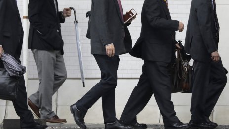 Японският Nikkei 225 отстъпи, след като достигна нови рекорди