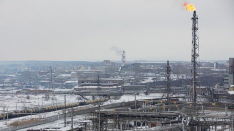 Спадът в запасите от петрол в САЩ успокои пазара*