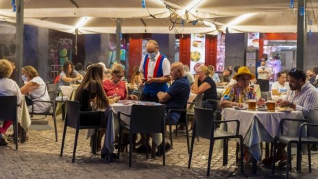 Испанската икономика набира скорост, но все още не достига предпандемичните нива