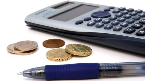 Средният осигурителен доход се понижава до 951 лева през януари