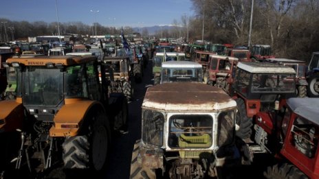 България поиска помощ от ЕК заради блокадите на границата с Гърция
