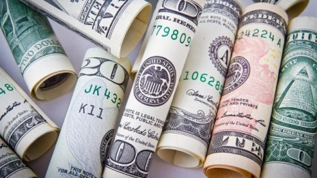 Изгуби ли доларът своята привлекателност?