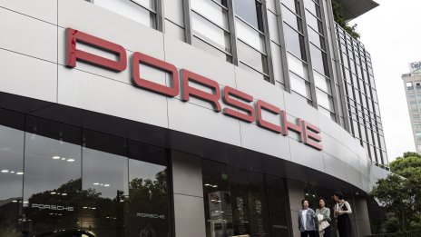 Porsche ще освободи двама директори заради слабото си представяне 