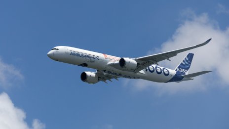 Световните авиокомпании намалиха прогнозата за печалбата си през 2025 г.