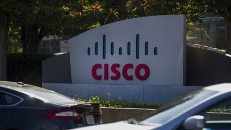 Cisco прогнозира първи спад на годишните приходи от три години
