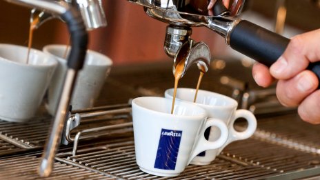Вашата чаша кафе може да поевтинее чак следващата година