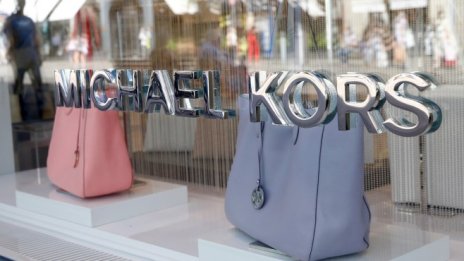 Michael Kors повиши прогнозата за годишните приходи след сделката с Jimmy Choo
