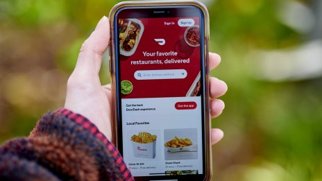 Оптимистичната прогноза на DoorDash ѝ донесе ръст на борсата