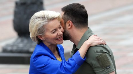 Фон дер Лайен в Киев: Европа ще остане на ваша страна