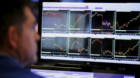 Индексите Dow Jones и S&P 500 записаха седми пореден месечен ръст