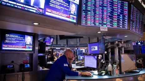 Все още високата инфлация и покачването на лихвите задържат покупките на акции