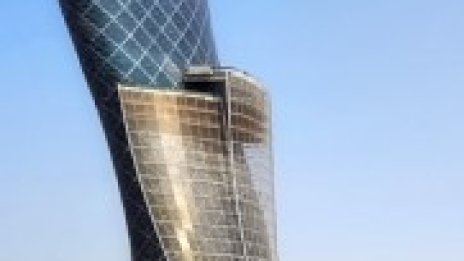Офис кула с хотел в Абу Даби стана най-наклонената сграда в света
