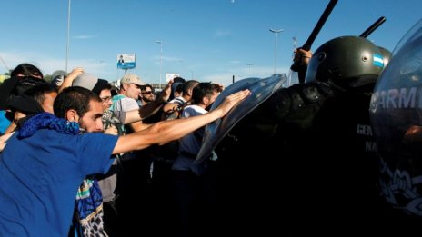 Протестът на аржентинците срещу държавните икономии парализира страната