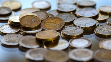 Възрастните европейци трупат спестявания