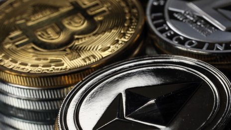 Снабдяването с биткойн и етери на борсите намалява през юни