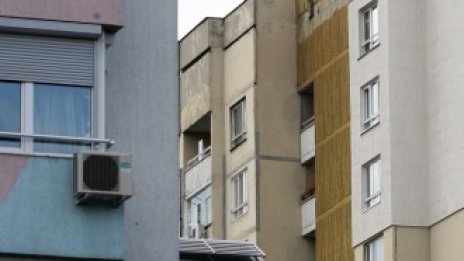 Малко над 40% от българите живеят в пренаселено жилище