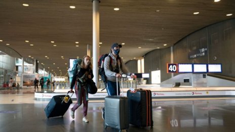 Отлагат увеличението на летищните такси за самолетните компании