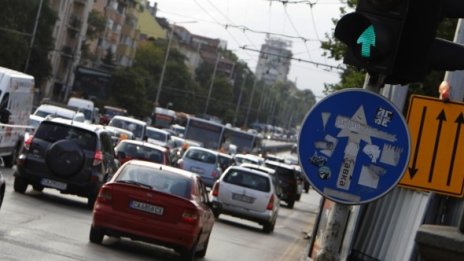 Е. Манева: За България мерките срещу емисиите от колите са твърде амбициозни