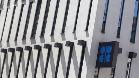 ОПЕК повиши прогнозите си за растежа на петролния добив извън картела
