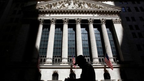 Индексите на Wall Street записват плахи ръстове*