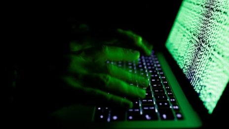 Мащабна хакерска атака засегна държавни учреждения и фирми в Украйна