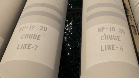 Петролните пазари вървят към рекорден излишък през следващата година