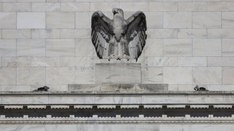 Ще пожертват ли централните банки амбициите за перфектно икономическо приземяване?