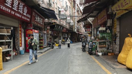 Китайските власти очакват тъмните облаци над икономиката да се разсеят през 2024 г.