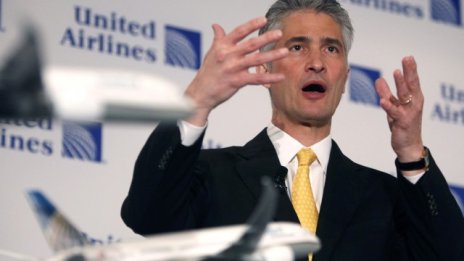 Съмнения за корупция костваха мястото на шефа на United Airlines