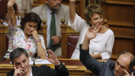 Гръцкият парламент очаквано даде "зелена светлина" на сделката с кредиторите