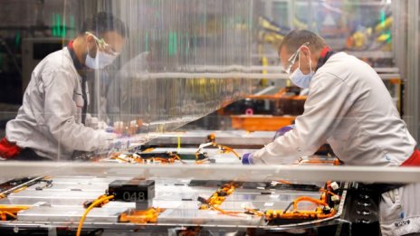 Промишлената активност в еврозоната отбелязва 4-месечен връх през юни