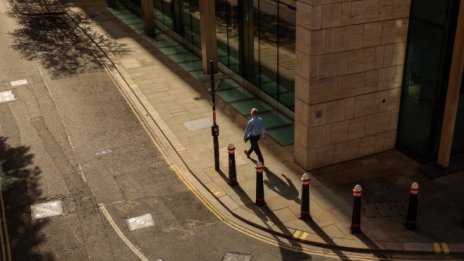 Великобритания ще разхлаби карантинните мерки след критики от страна на Испания